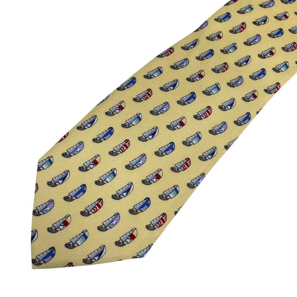 Vineyard Vines Mens Tie Sailboats Leukemia Regatta Cup Yellow 3.5